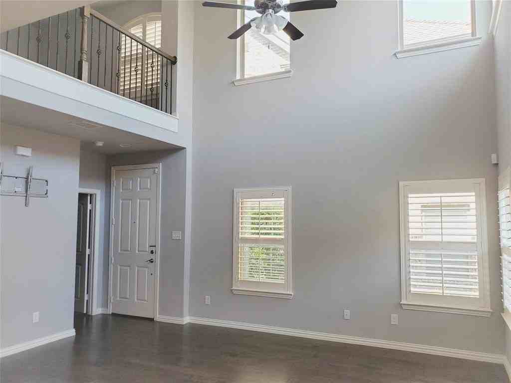 920 Brookville Ct - Photo 4 of 22