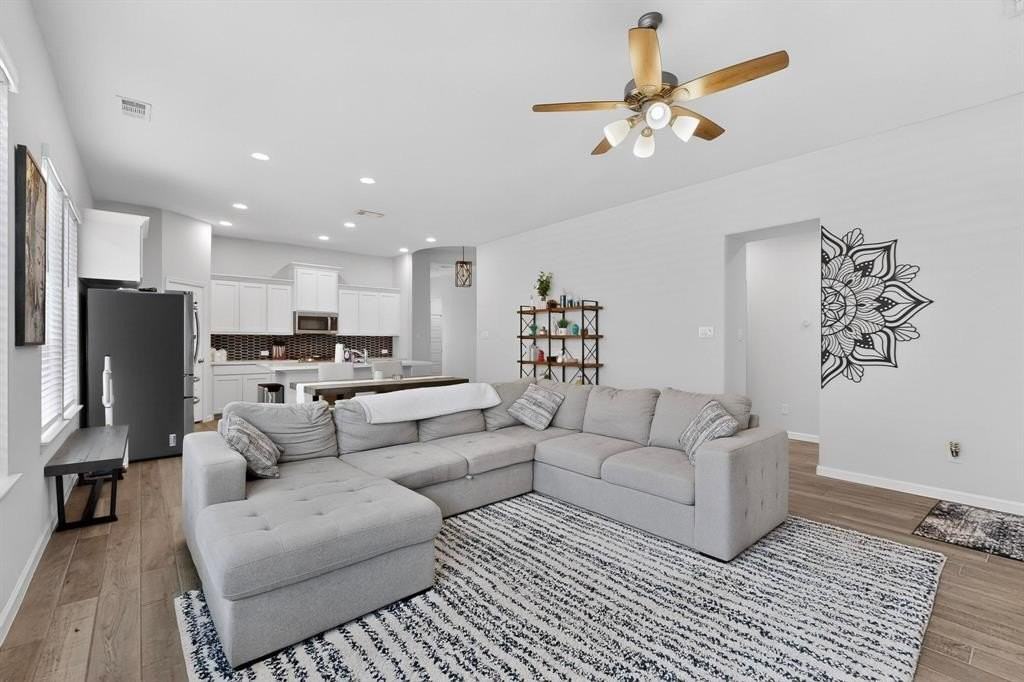 2319 Kirkstall Way - Photo 3 of 29