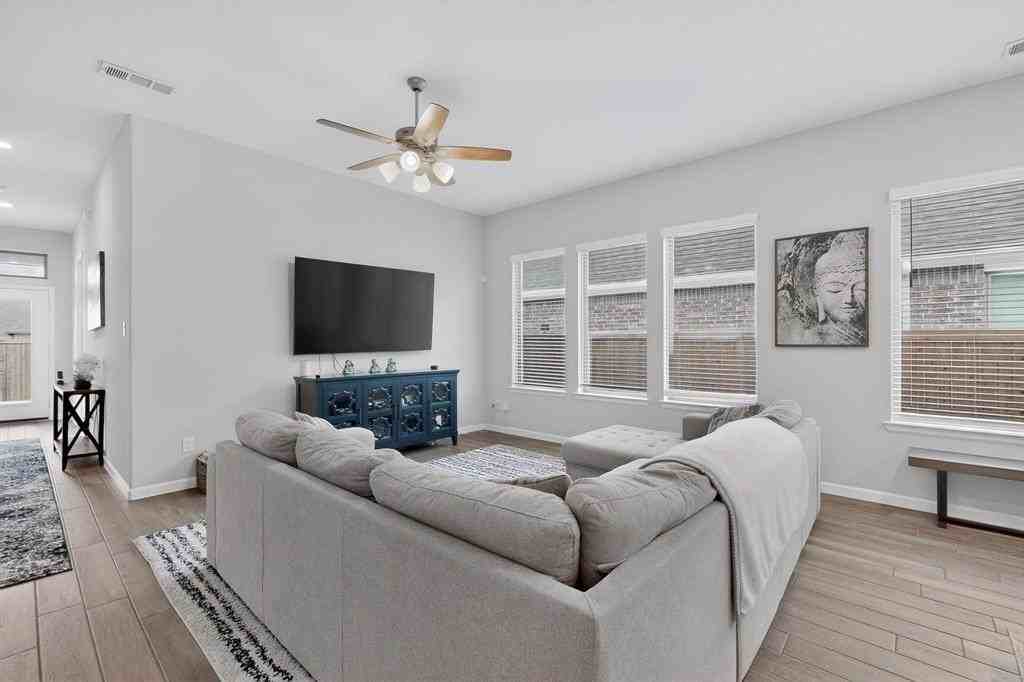 2319 Kirkstall Way - Photo 6 of 29