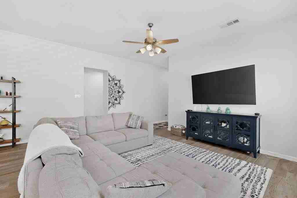 2319 Kirkstall Way - Photo 7 of 29