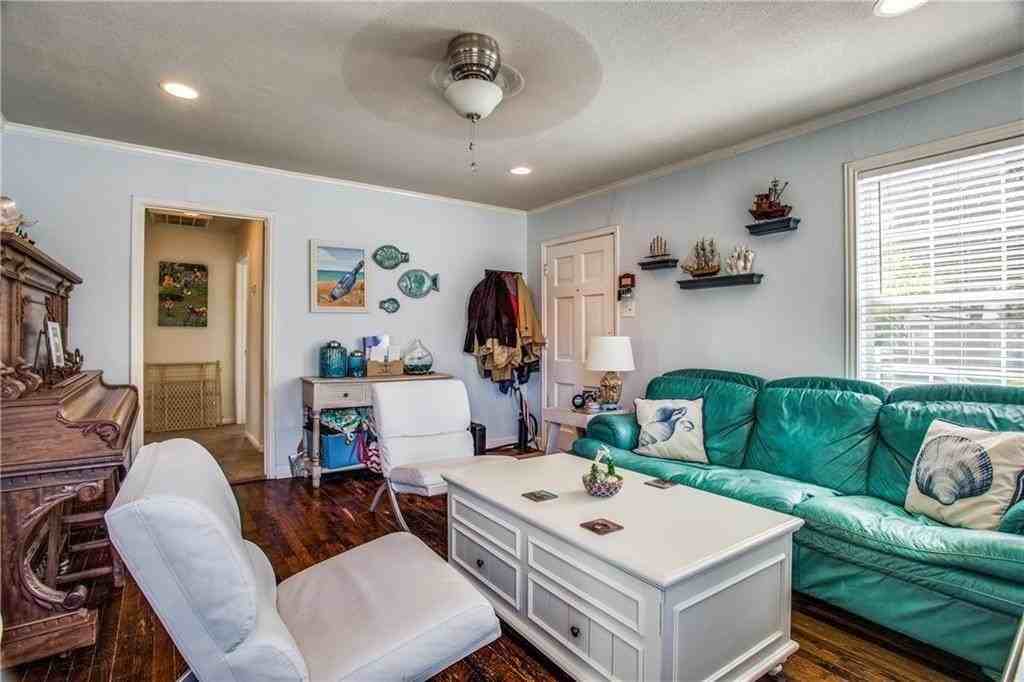 3213 Forest Park Blvd - Photo 3 of 11