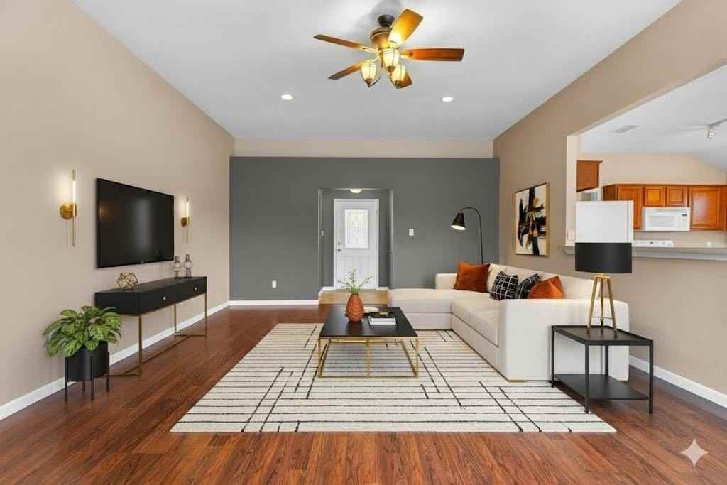 324 Kingfisher Ln - Photo 2 of 12