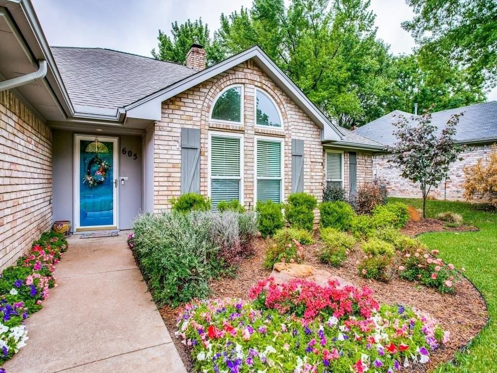 605 Oak Ln - Photo 7 of 30