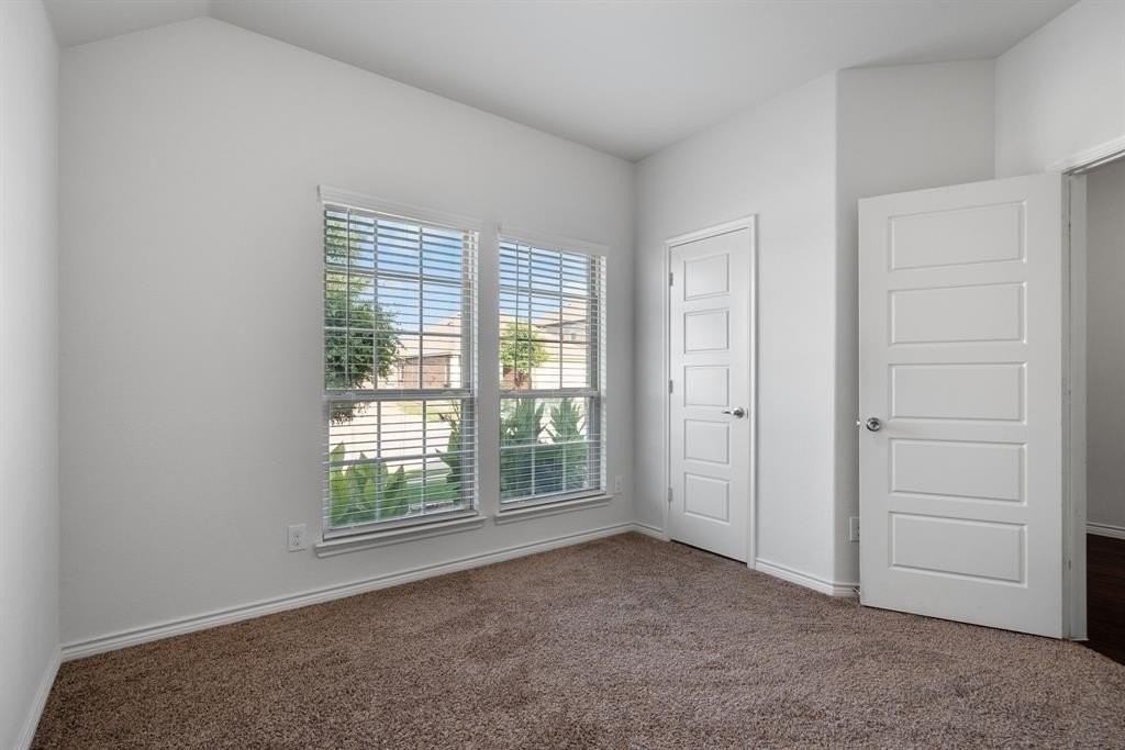 3613 Sabine Dr - Photo 3 of 30