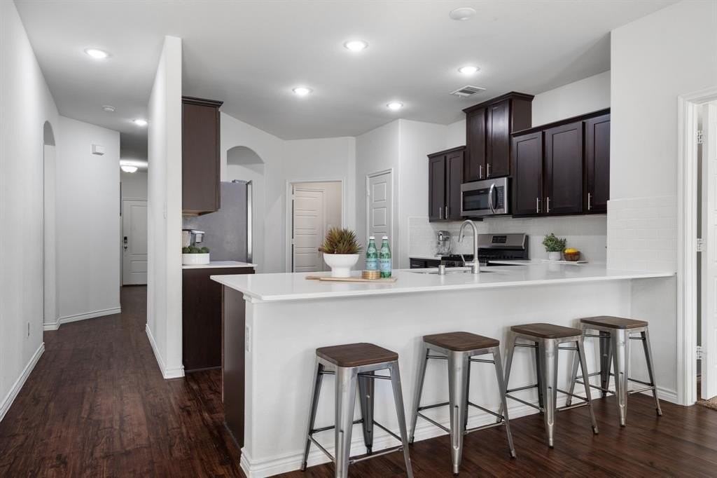 3613 Sabine Dr - Photo 5 of 30