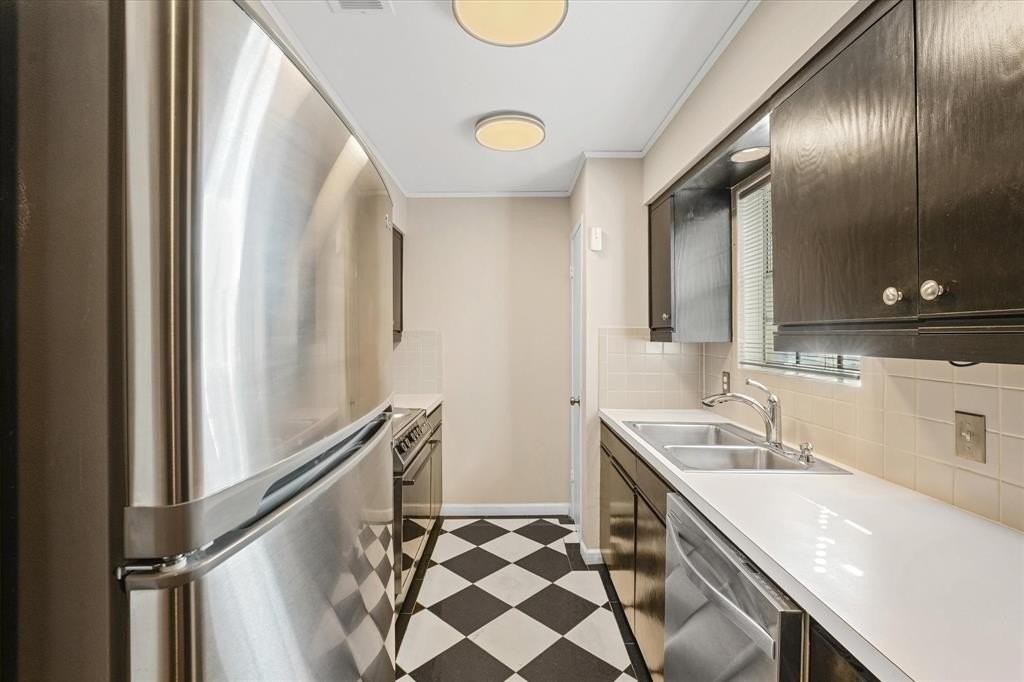 4409 Travis St #L - Photo 7 of 30