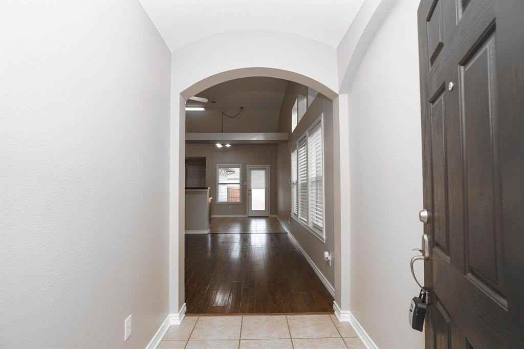 9113 Wild Rose Ln - Photo 4 of 18