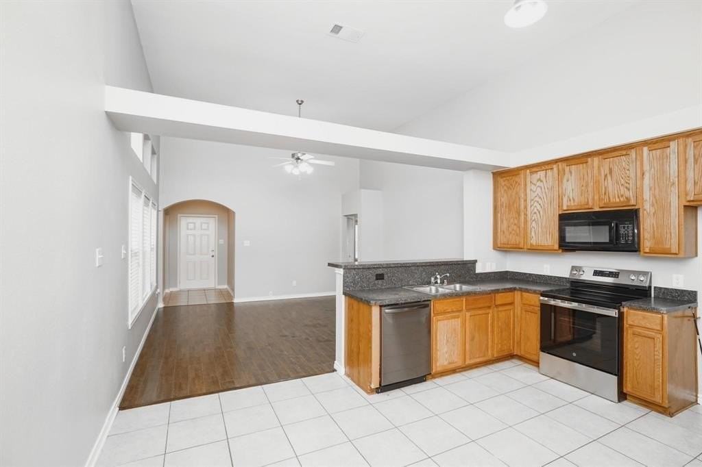 9113 Wild Rose Ln - Photo 6 of 18