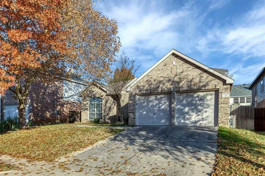 5541 Dunn Hill Dr - Photo 3 of 38