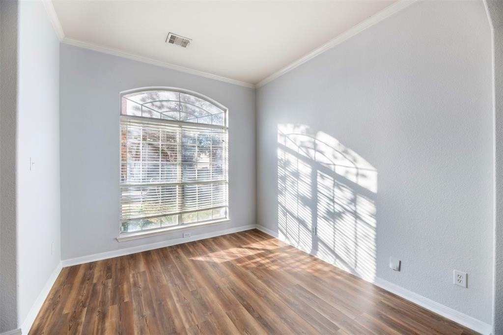 5541 Dunn Hill Dr - Photo 7 of 38