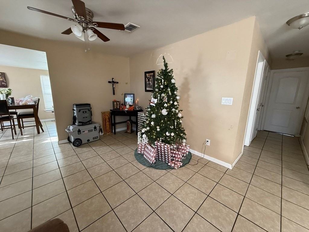 401 E 43rd St - Photo 4 of 14