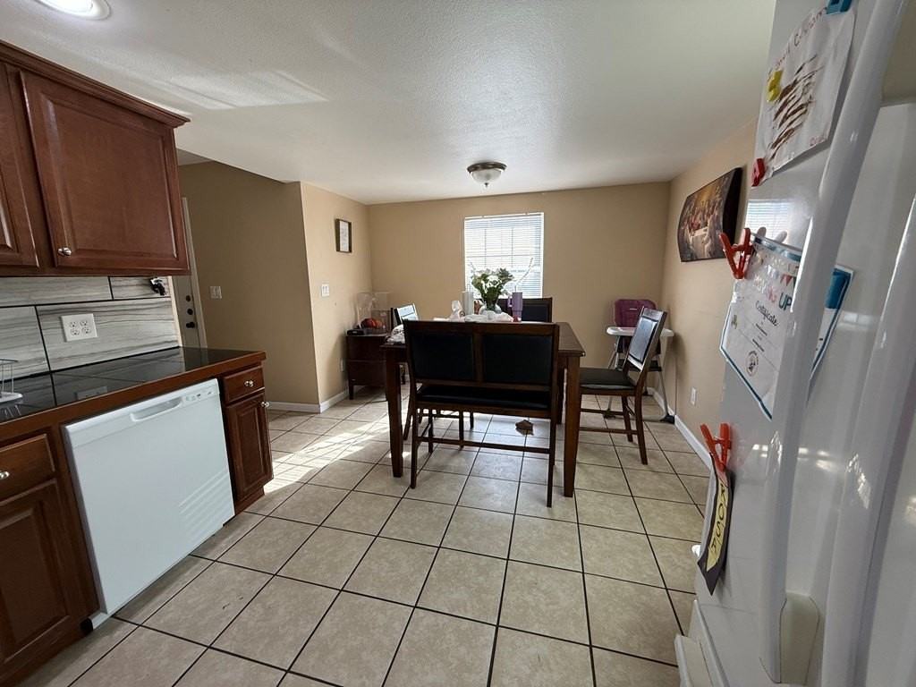 401 E 43rd St - Photo 6 of 14