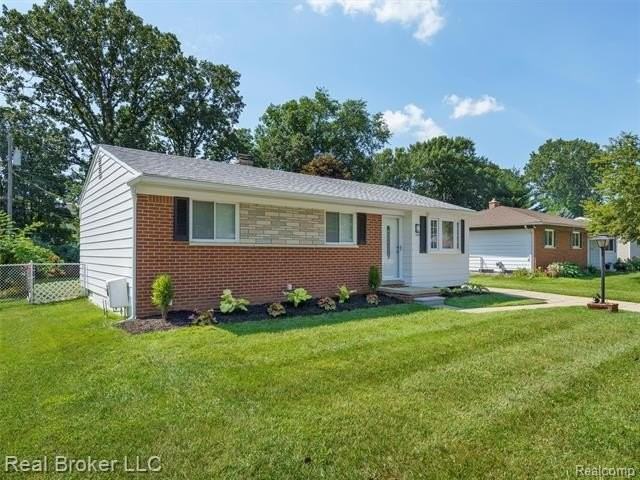 1358 Boyd St - Photo 4 of 27