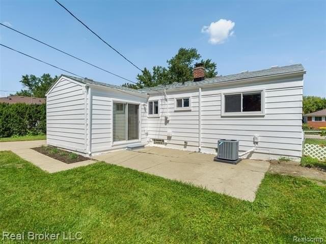 1358 Boyd St - Photo 6 of 27