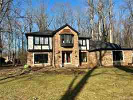 featured image of 48597 Celebrity Woods Ct