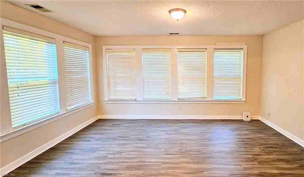 5528 Goose Pond Ln - Photo 6 of 30