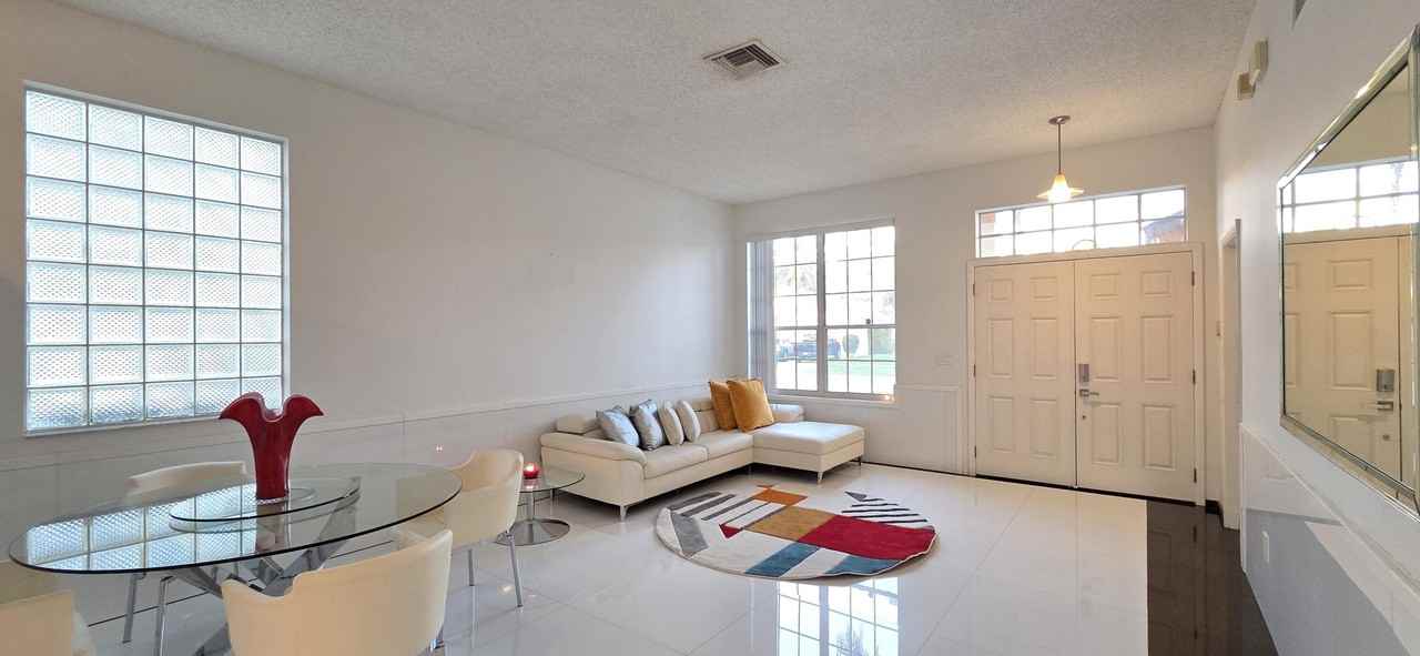 661 Lake Wellington Dr - Photo 5 of 50