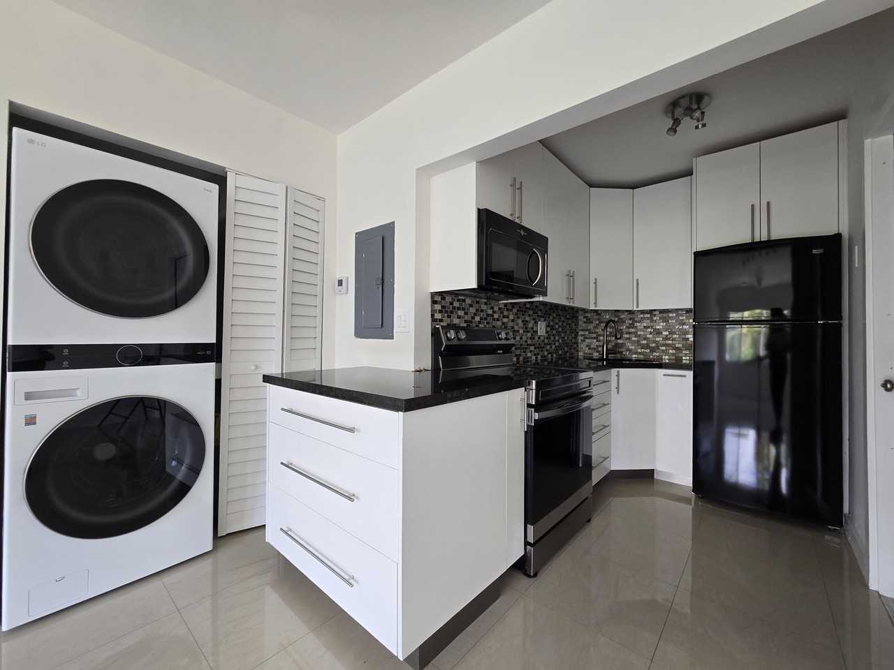 201 Se 6th Ave #16 - Photo 3 of 11