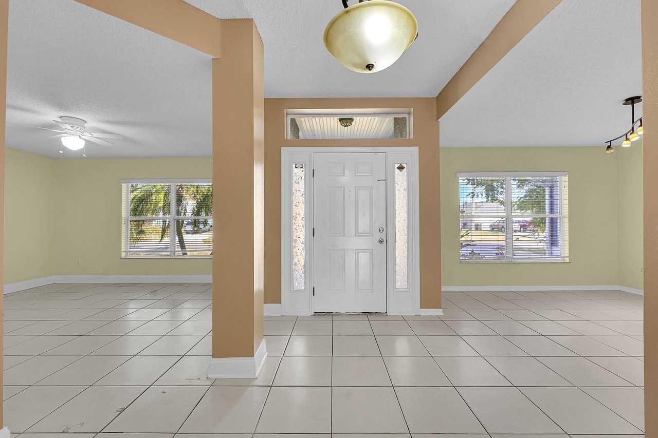 2518 SE Cooper Lane - Photo 3 of 43