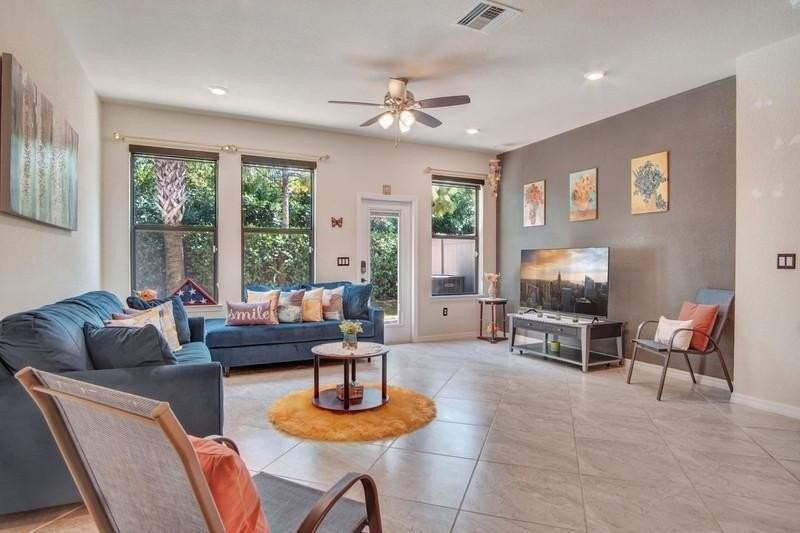 2374 Post St - Photo 3 of 28