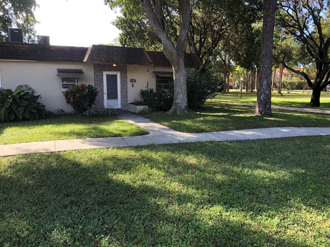 421 Sw Natura Ave #E - Photo 2 of 38