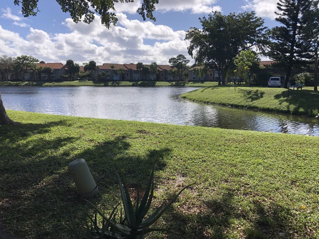 421 Sw Natura Ave #E - Photo 5 of 38