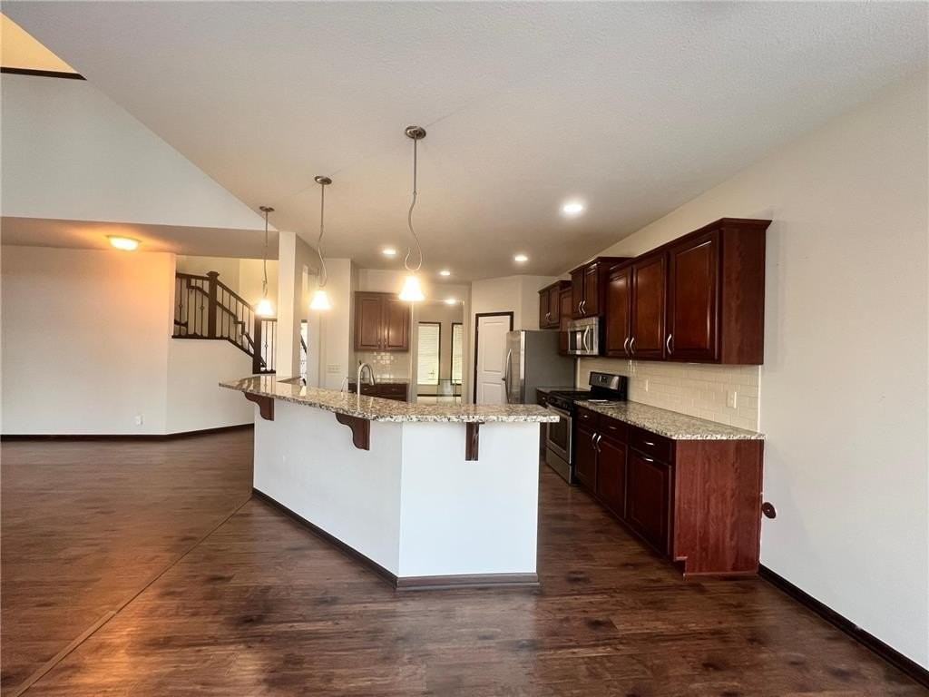 5000 Merrimac Ln N - Photo 7 of 35