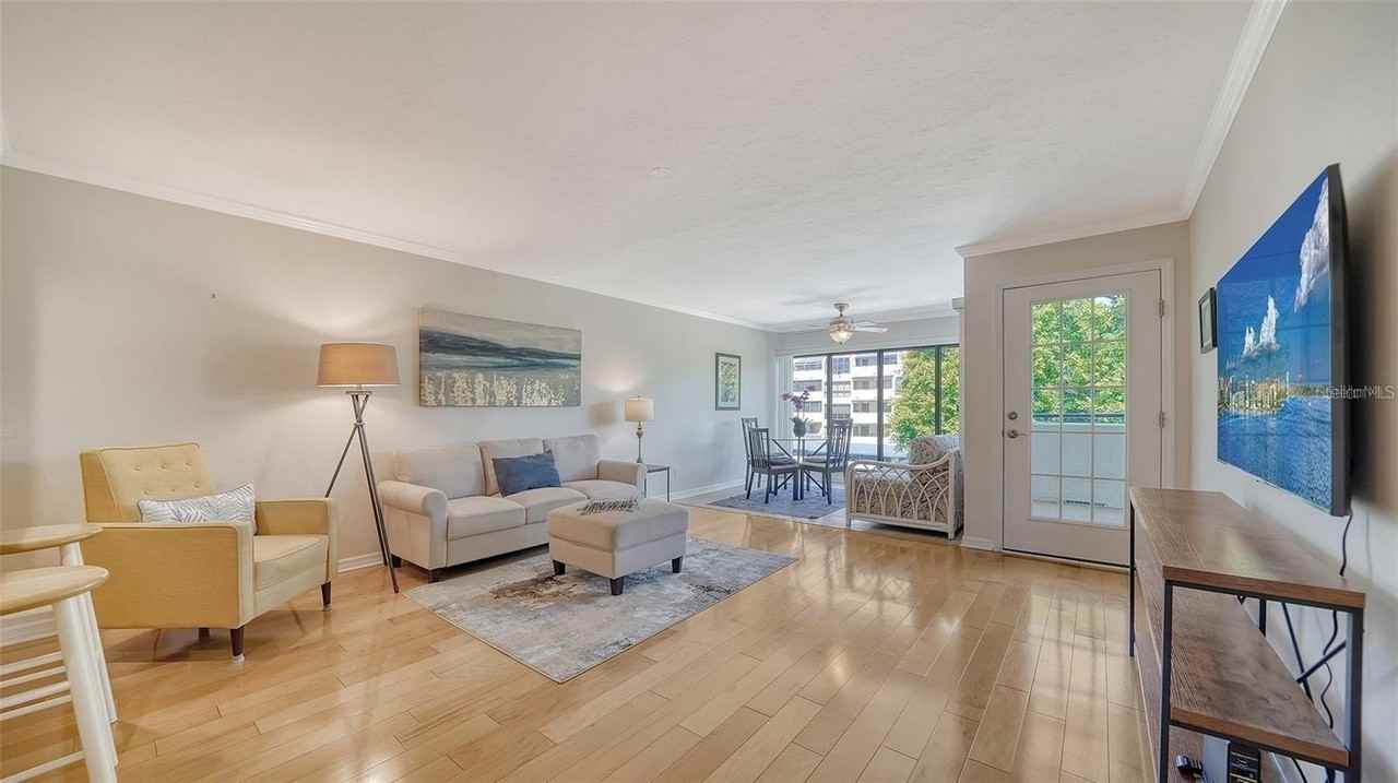 835 S Osprey Ave #201 - Photo 4 of 50