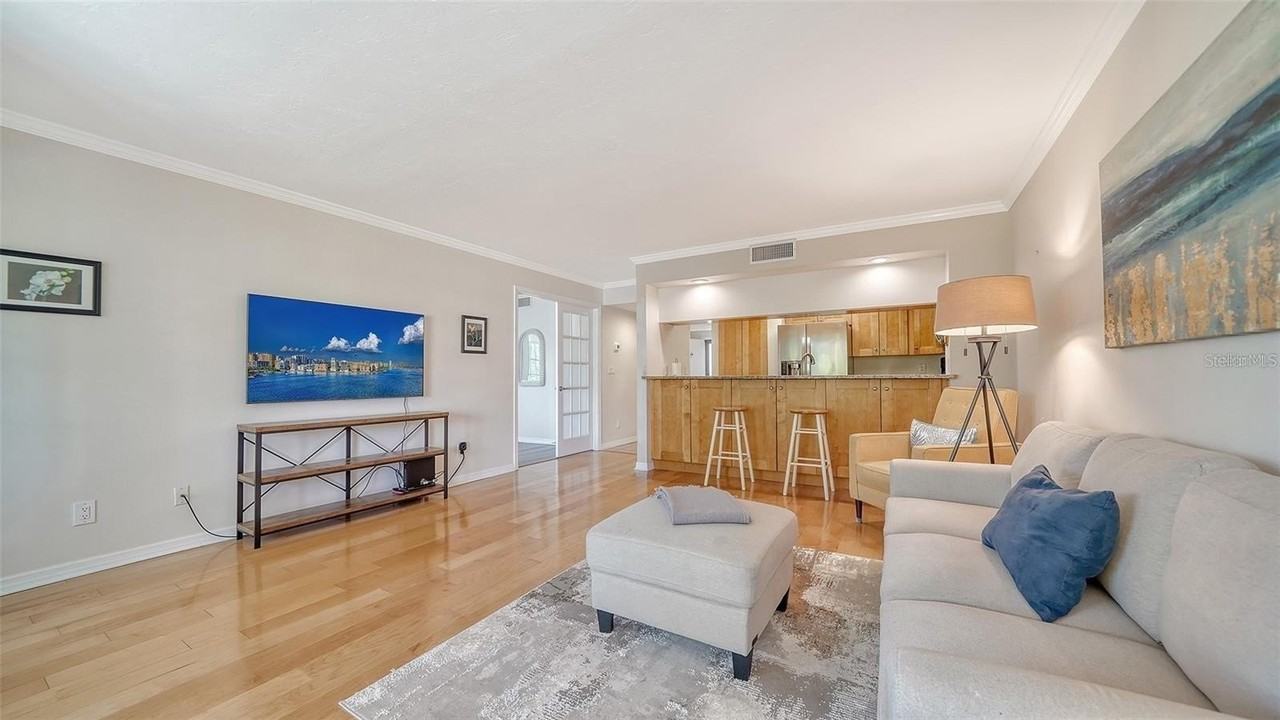 835 S Osprey Ave #201 - Photo 6 of 50