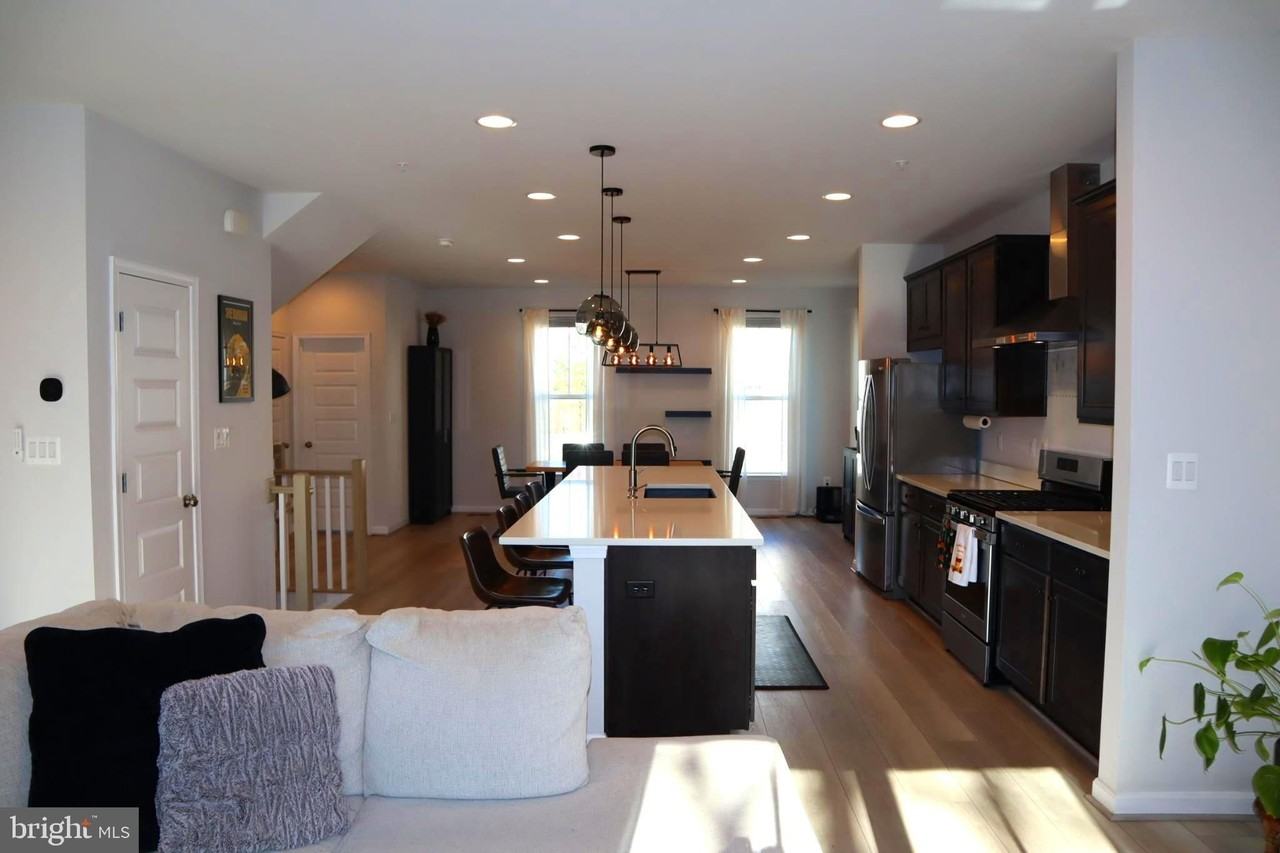 585 Cross Chase Dr - Photo 4 of 42