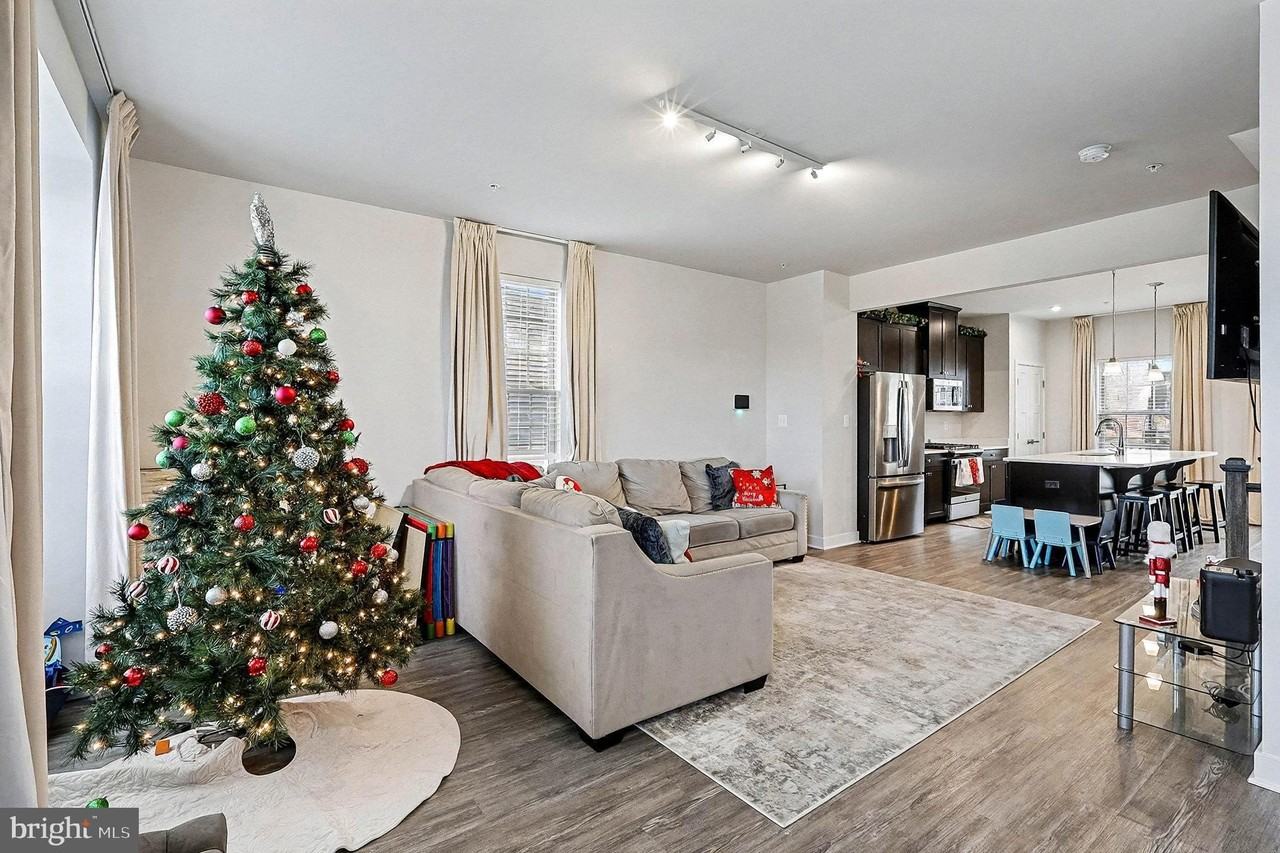 14819 Mattawoman Dr - Photo 2 of 27