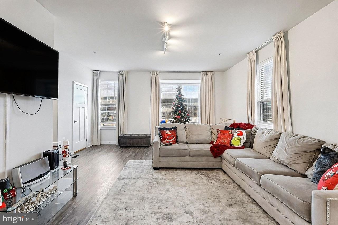 14819 Mattawoman Dr - Photo 3 of 27