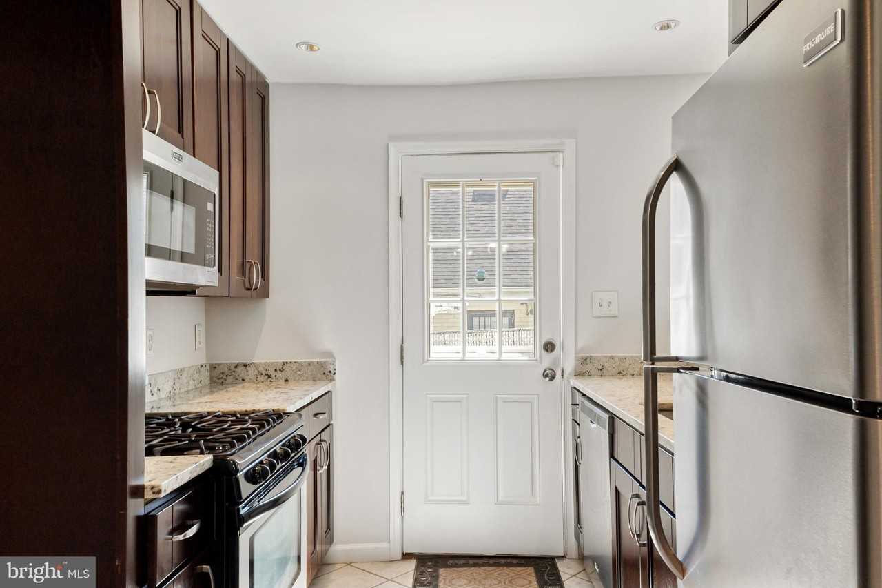 6909 Standish Dr - Photo 6 of 25