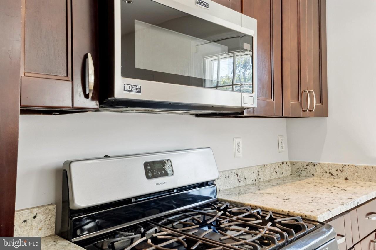 6909 Standish Dr - Photo 7 of 25