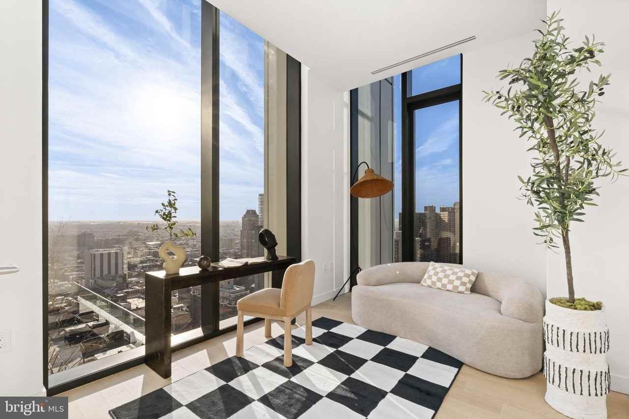 210 S 12th St Unit Ph2c #PH2C