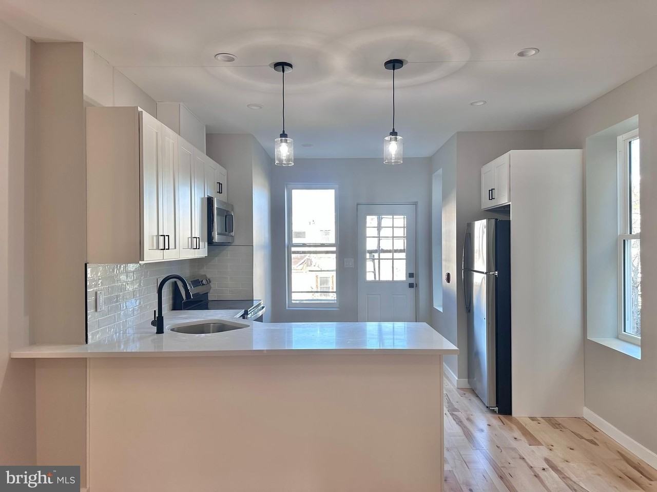 2821 W Girard Ave Apt 2nd #2ndFL - Photo 4 of 20