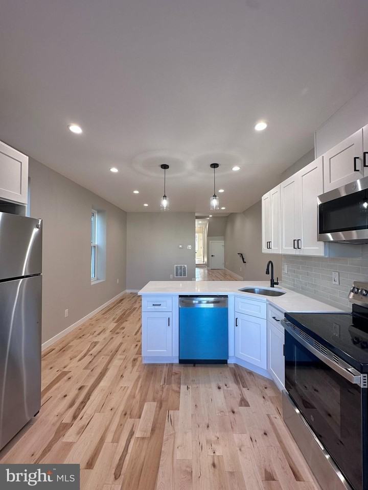 2821 W Girard Ave Apt 2nd #2ndFL - Photo 6 of 20