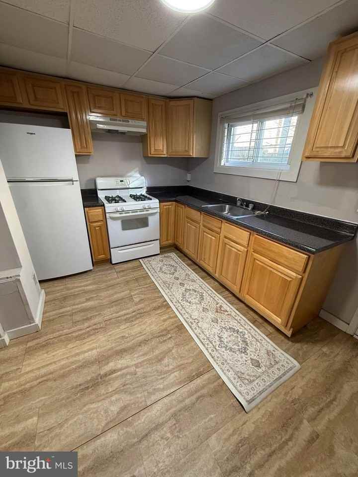 1839 Sigel St - Photo 2 of 11