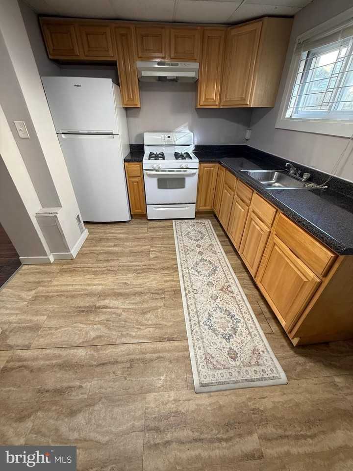 1839 Sigel St - Photo 3 of 11