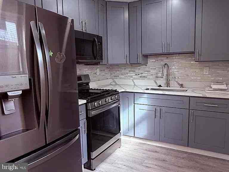 460 Parlin St - Photo 2 of 12