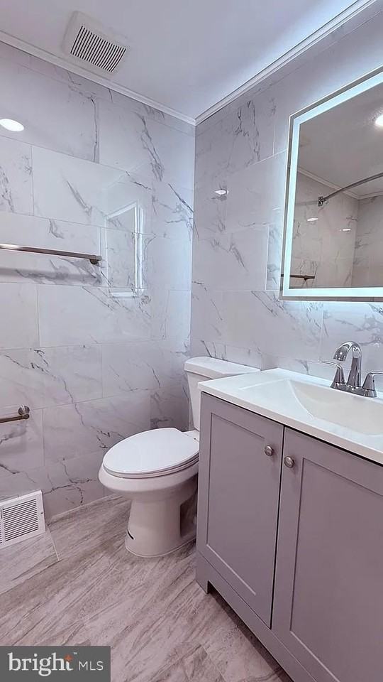 460 Parlin St - Photo 3 of 12