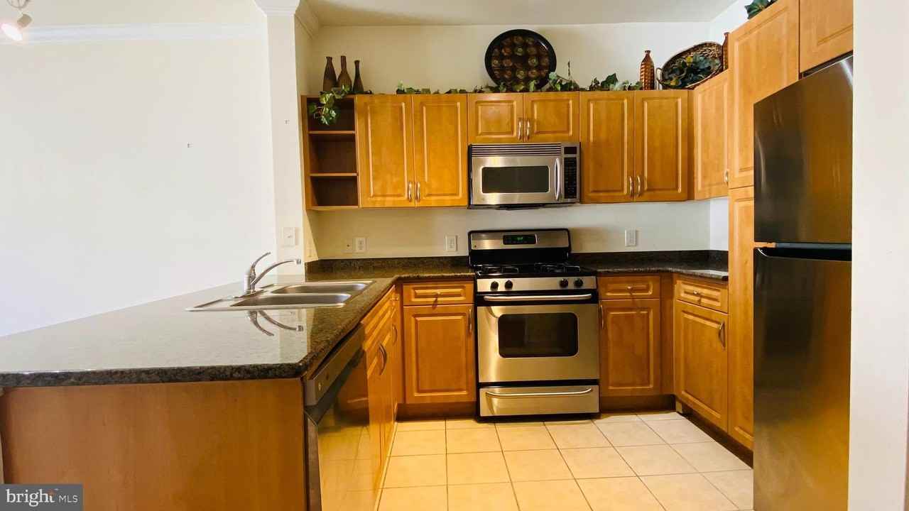 12949 Centre Park Cir Apt 401 #401 - Photo 7 of 21