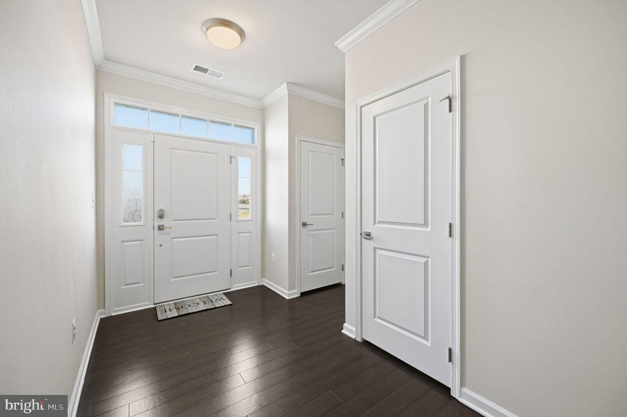 23445 Millville Woods Sq - Photo 2 of 34