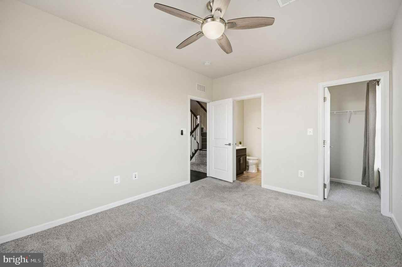 23445 Millville Woods Sq - Photo 5 of 34