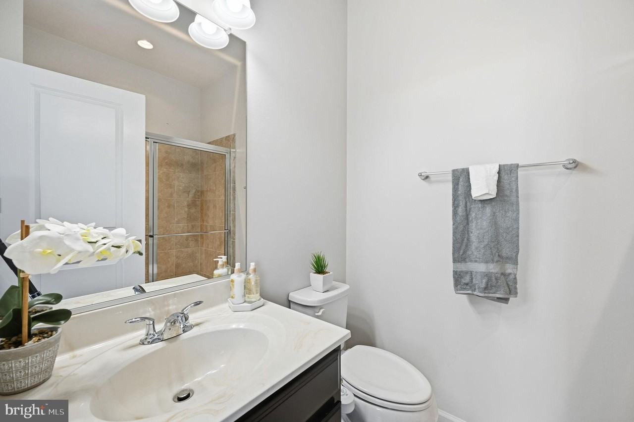 23445 Millville Woods Sq - Photo 6 of 34