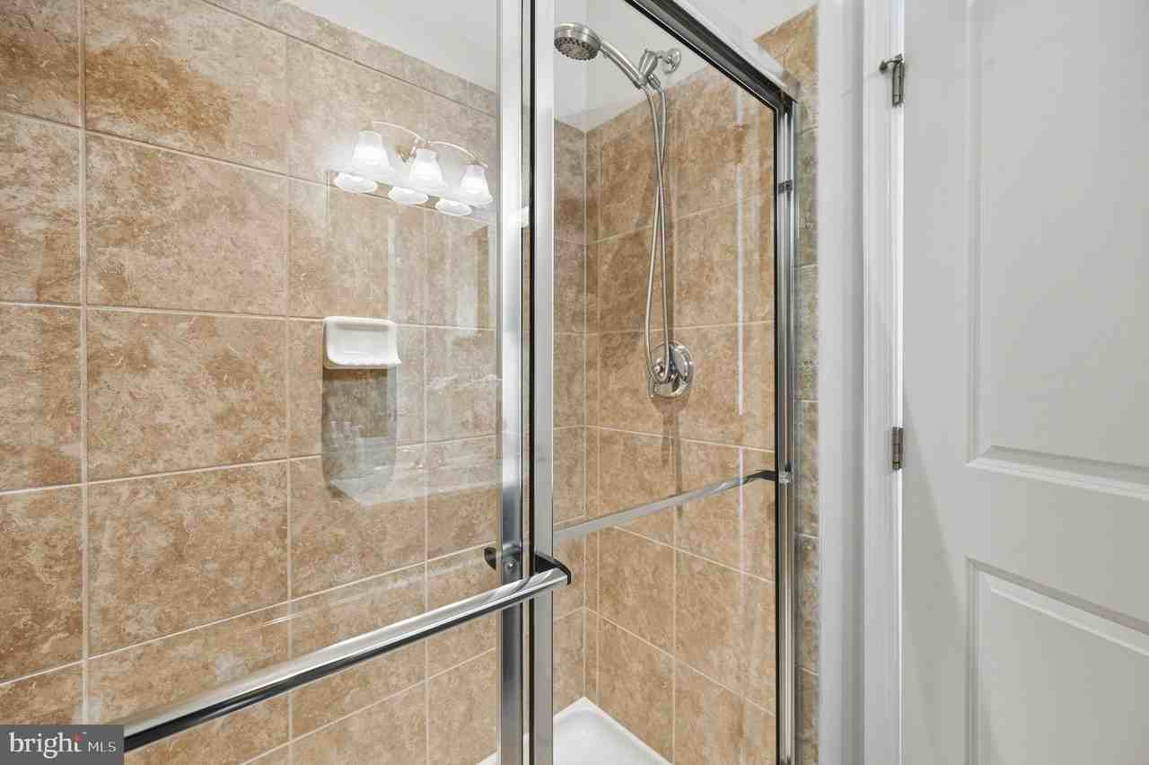 23445 Millville Woods Sq - Photo 7 of 34