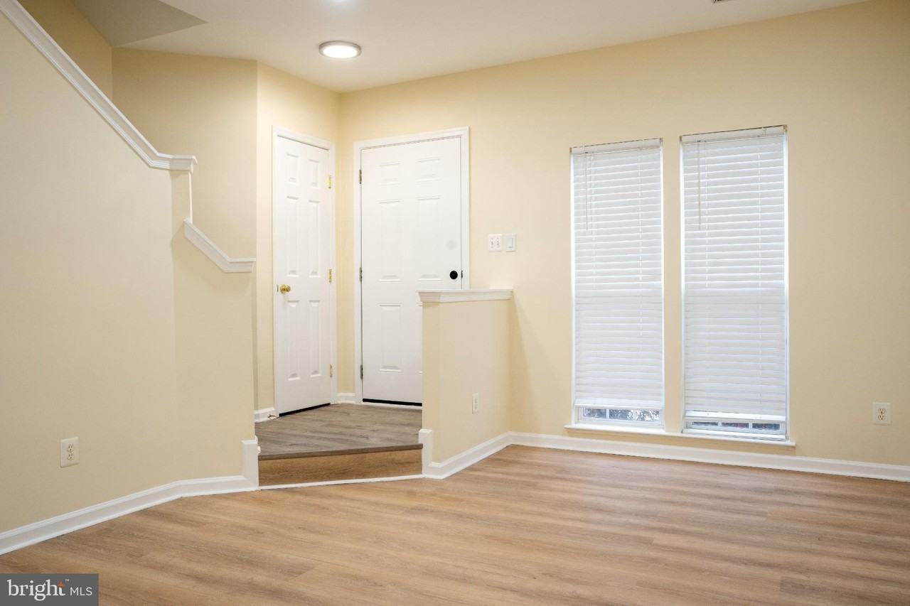 12436 Selkirk Cir - Photo 3 of 25