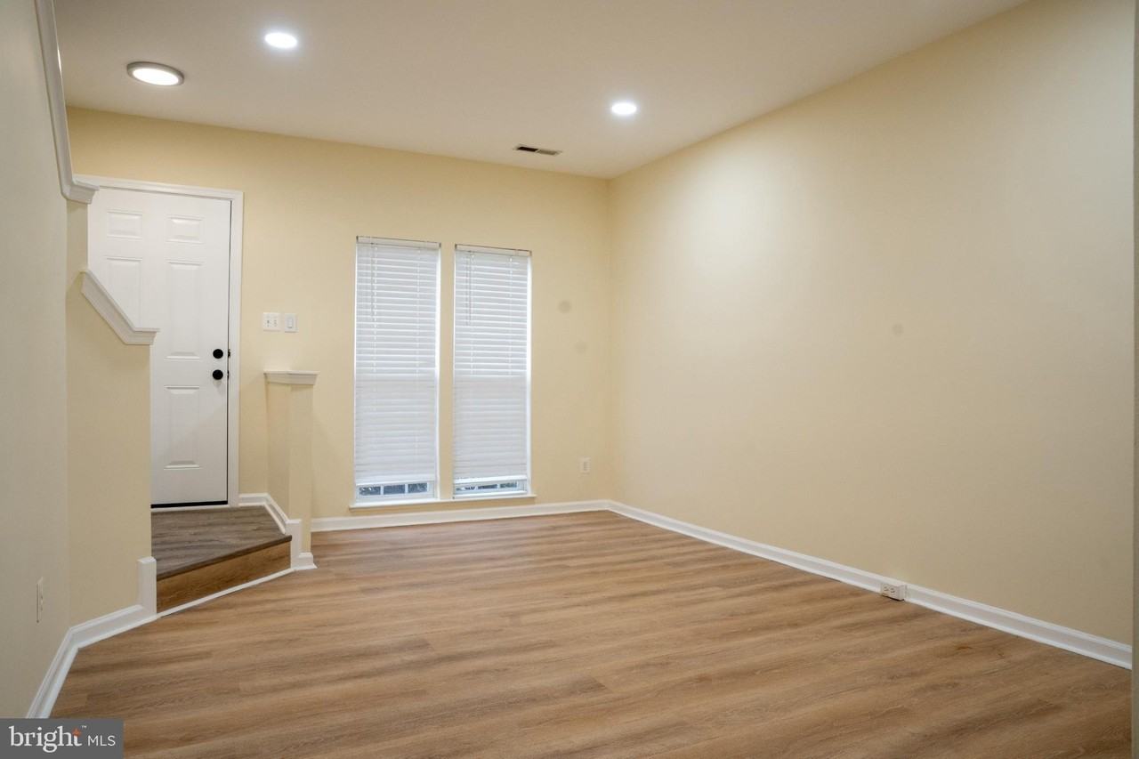 12436 Selkirk Cir - Photo 4 of 25