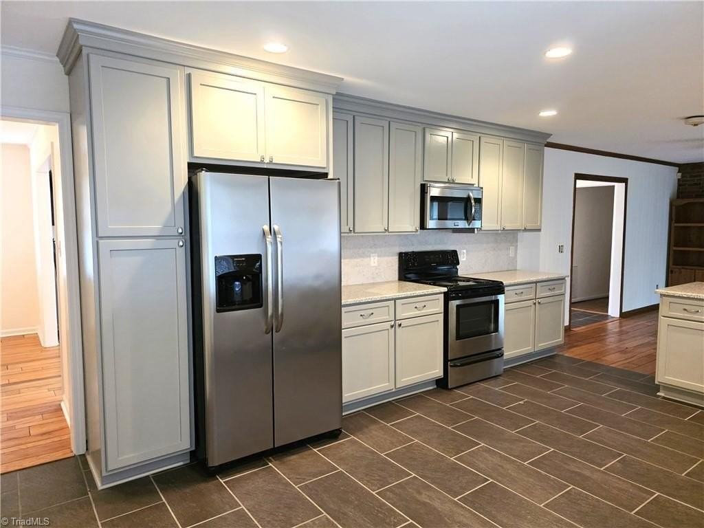 1085 Brown Rd - Photo 2 of 39