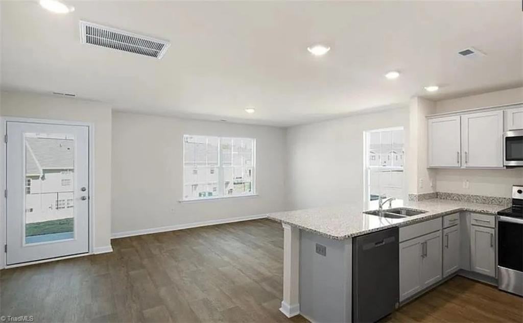 1419 Maltese Ln - Photo 2 of 8